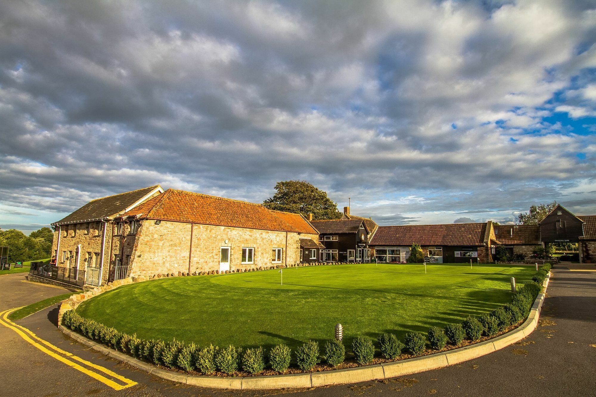 Mendip Spring Golf And Country Club Guest House Churchill  Exterior photo