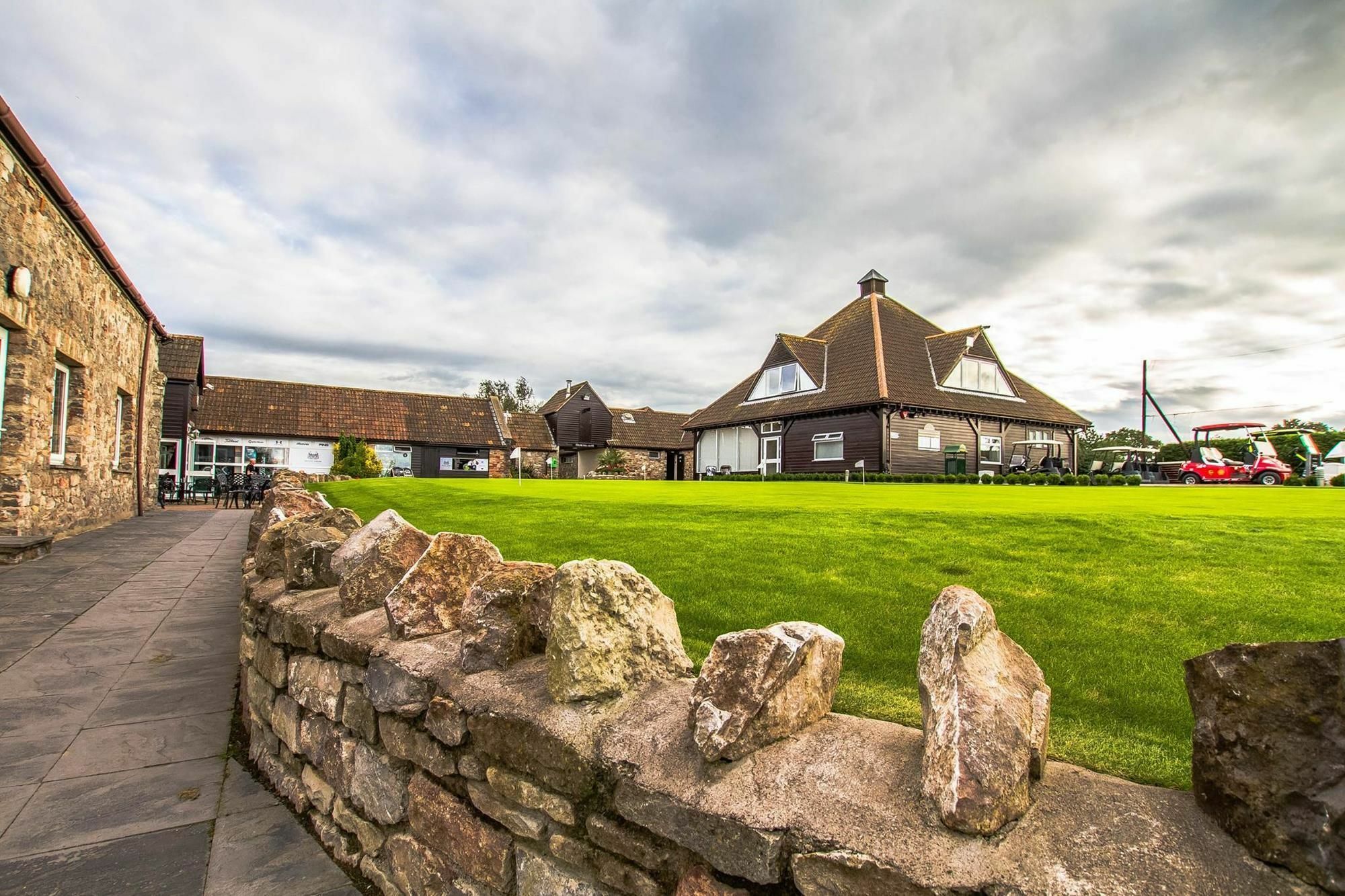 Mendip Spring Golf And Country Club Guest House Churchill  Exterior photo